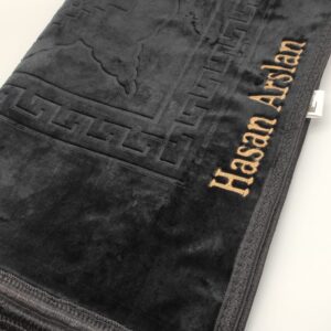 Özel İsimli Peluş Seccade ( Siyah )